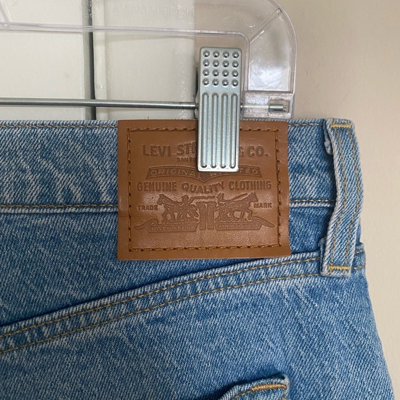 Women’sLevi’s Ribcage Straight Jeans Size 32, High Rise, Light Wash – Like New - Picture 3 of 7